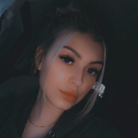 Meet your Posher, Tyra - Picture 1 of 1